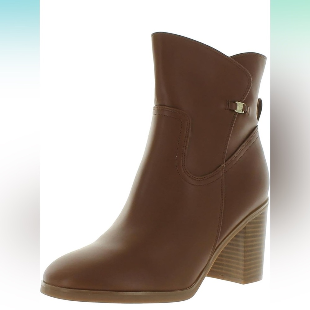 NIB Giani Bernini Olaa booties in color cinnamon. Size 11M.